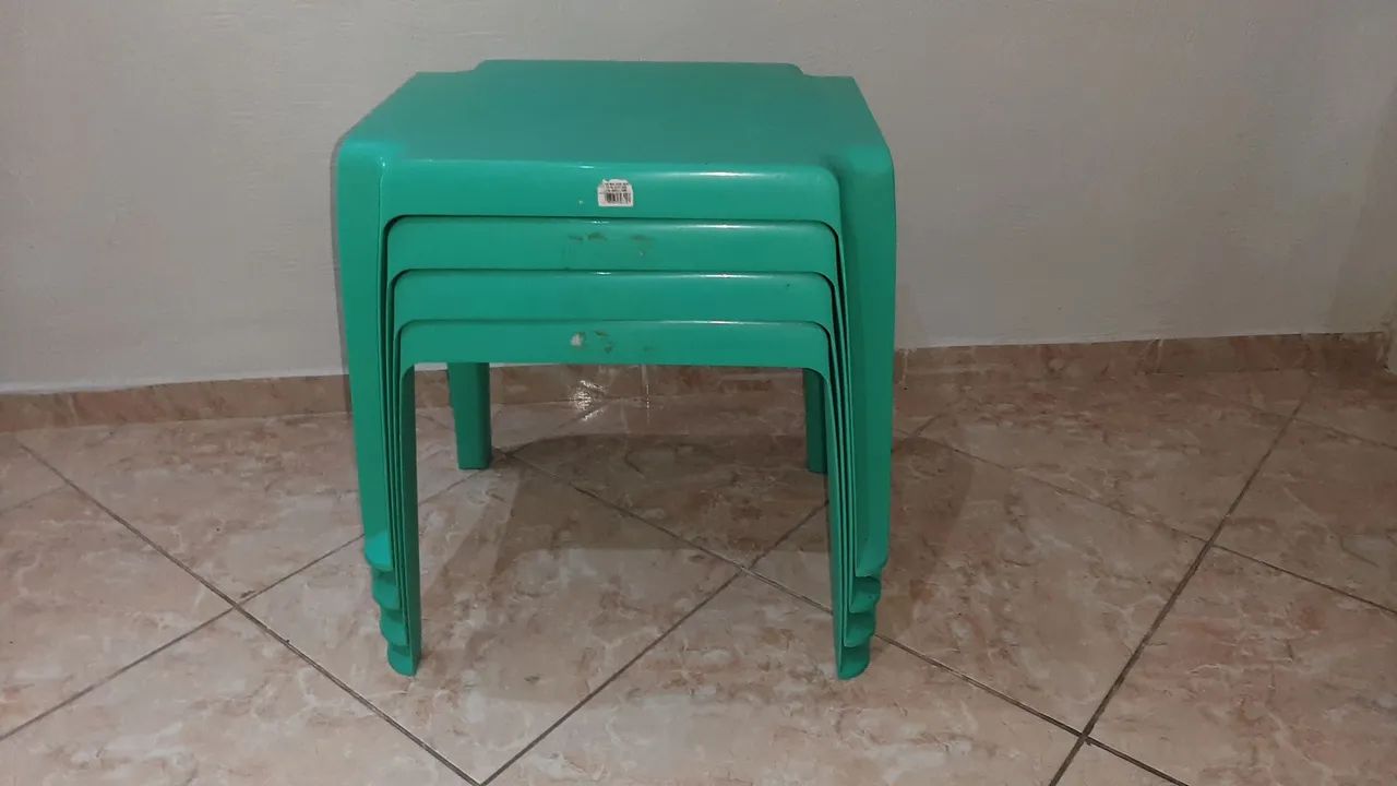 Mesas plásticas infantil.