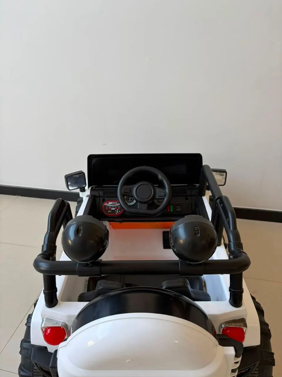 Carrinho Elétrico Infantil Jeep Branco - Com Música e Luzes 12 v - Foto 3