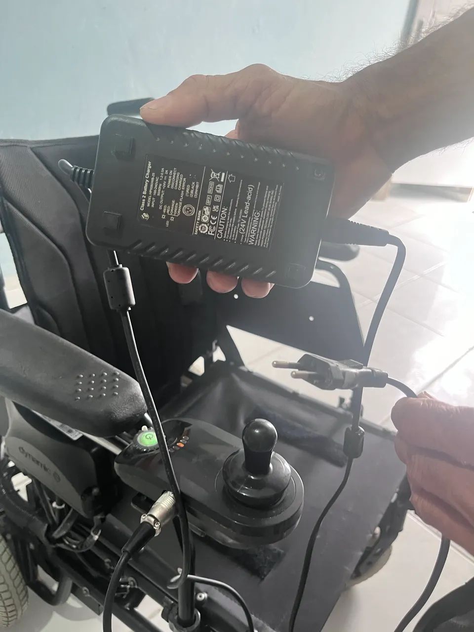 Cadeira de rodas motorizada - Foto 3