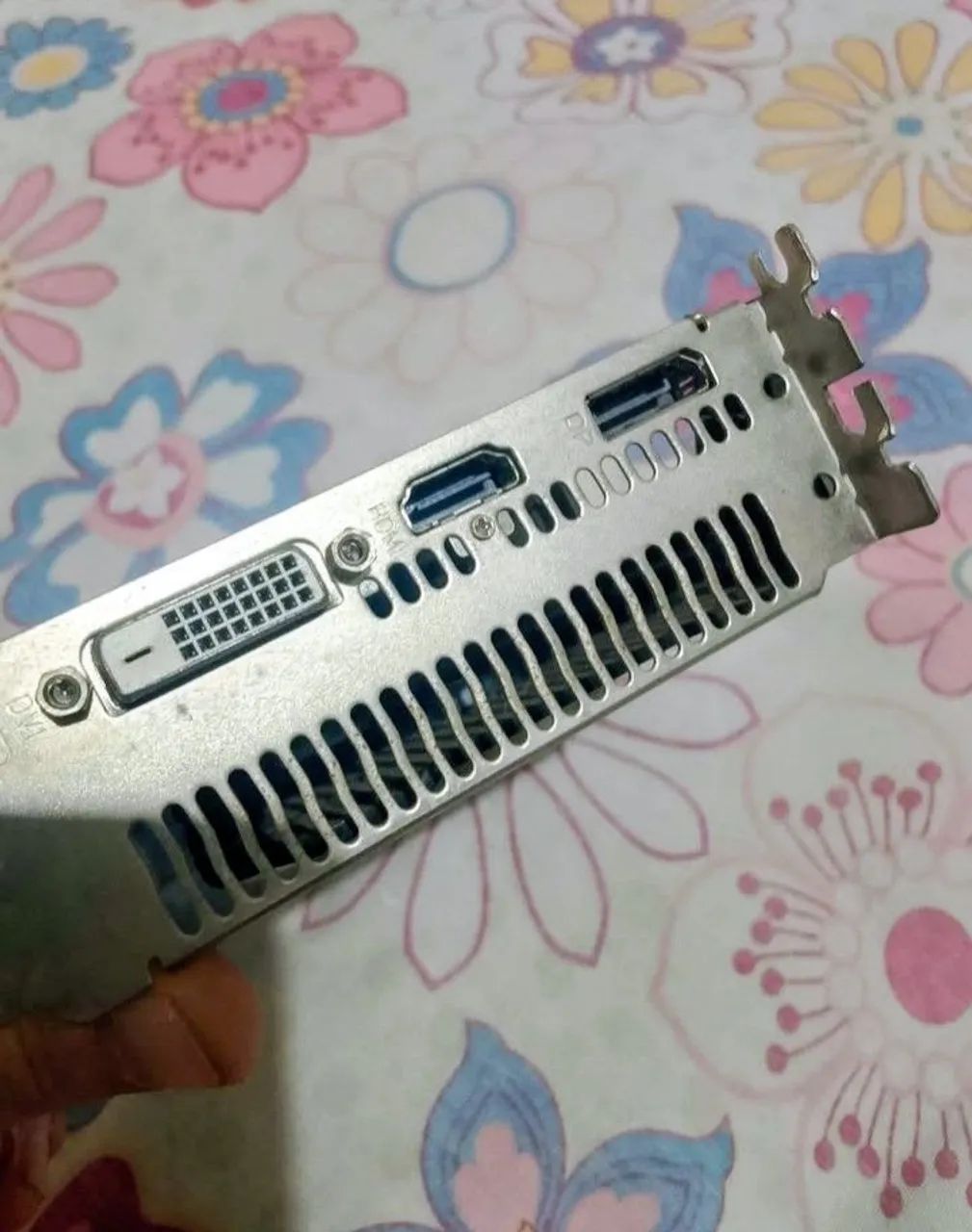 GTX 550 Ti 2GB  - Foto 2