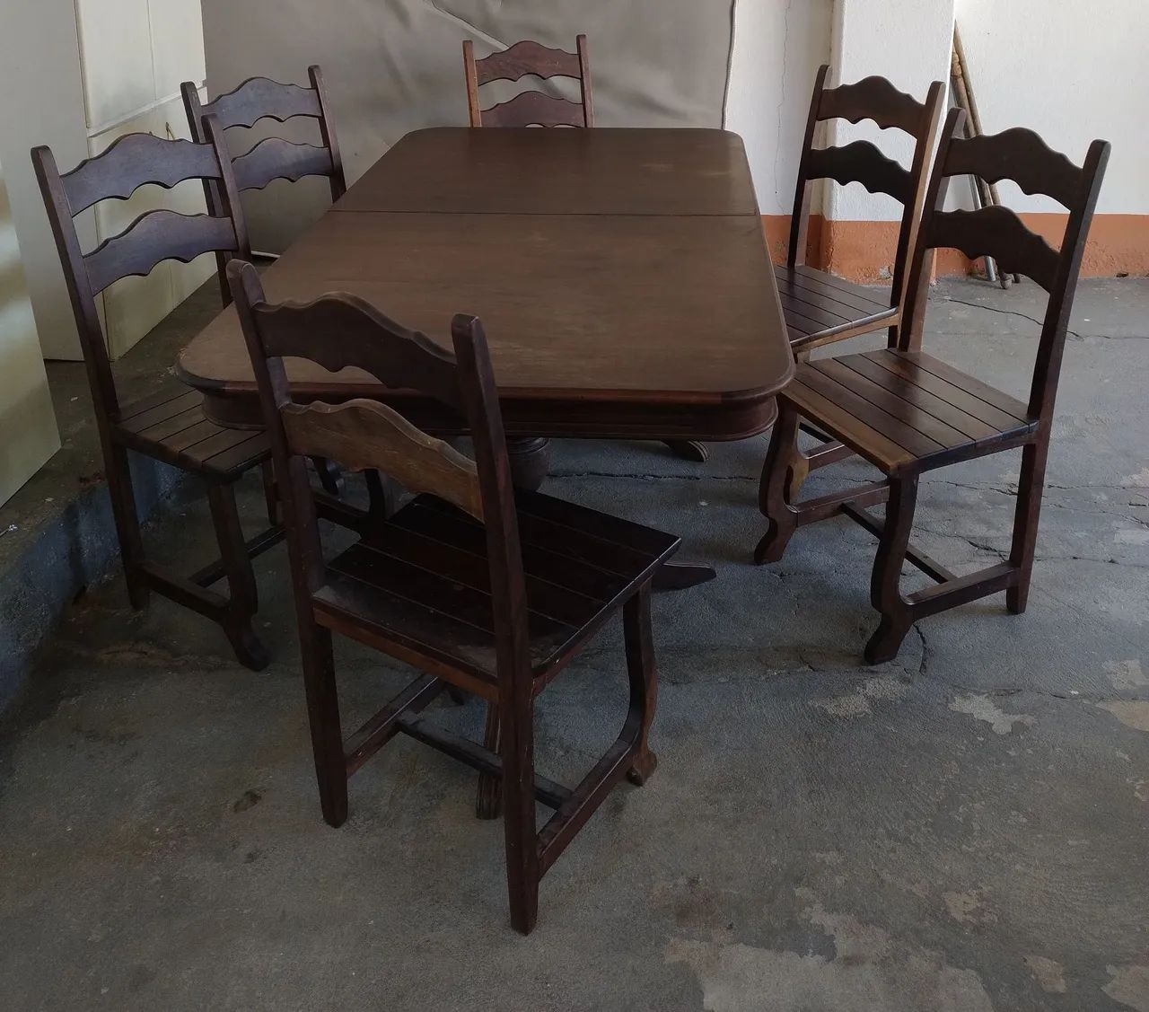 Mesa de Madeira Maciça c/ 6 cadeiras | Tem extensor 
