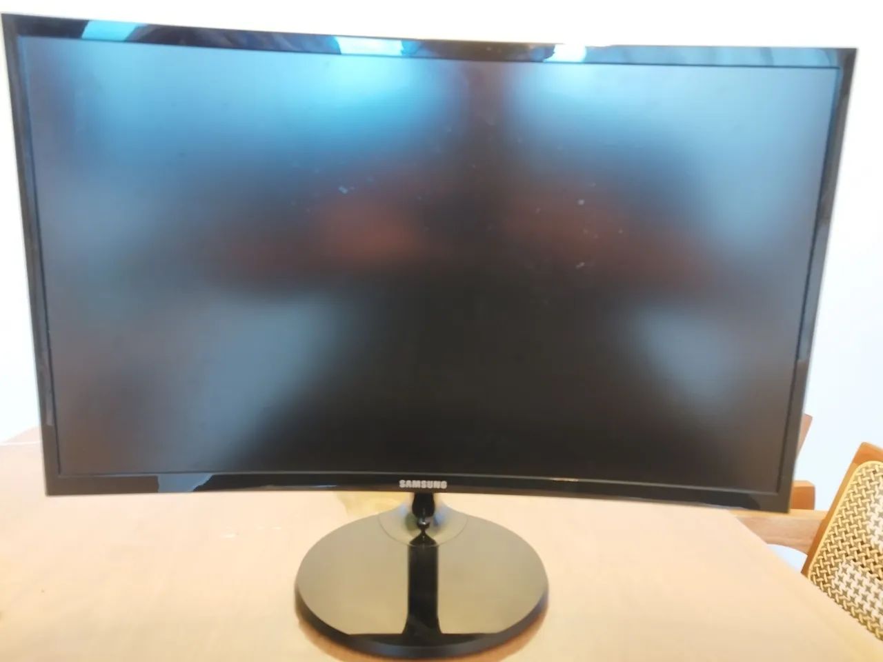 Monitor Curvo Samsung 24" modelo C24F390FHL