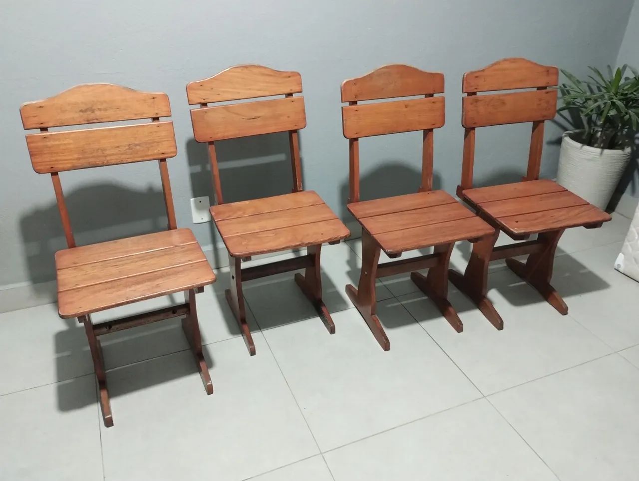 4 cadeiras de madeira maciça Angelin  - Foto 3