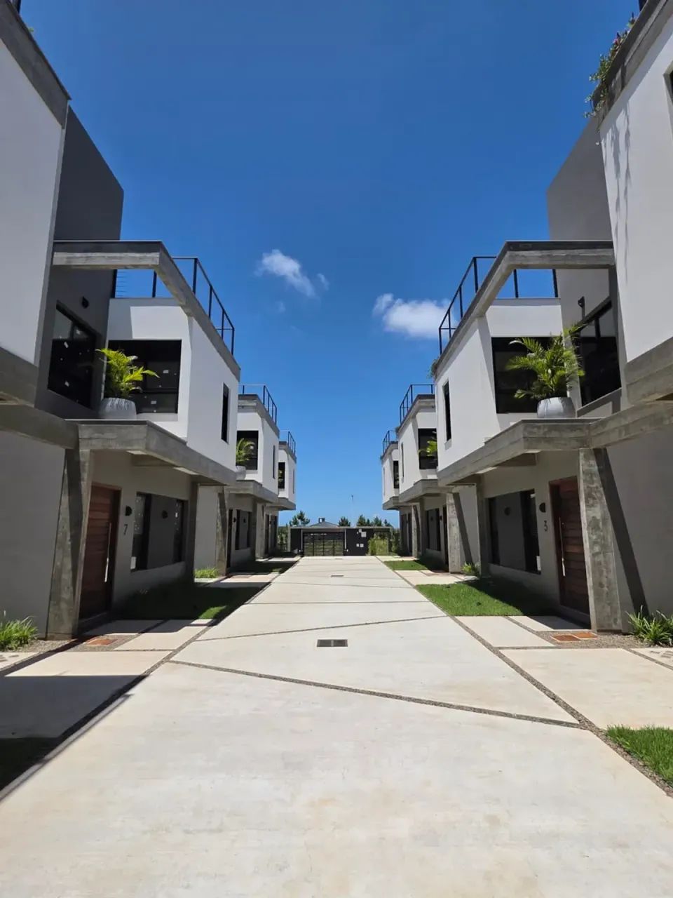 Sobrado com vista ao mar venda com 128 m2 com 2 suites Ferraz - Garopaba - SC