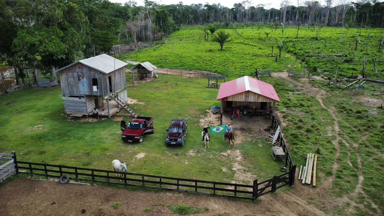Vende se uma colônia 