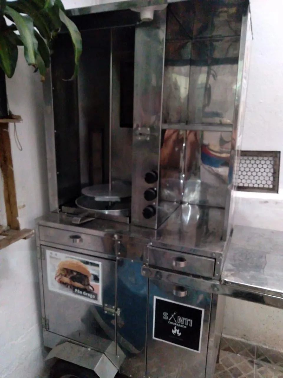 Carrinho de pão grego e churrasco 