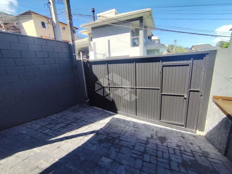 Casa para alugar com 3 quartos e 80m² no bairro Itacorubi - Foto 2
