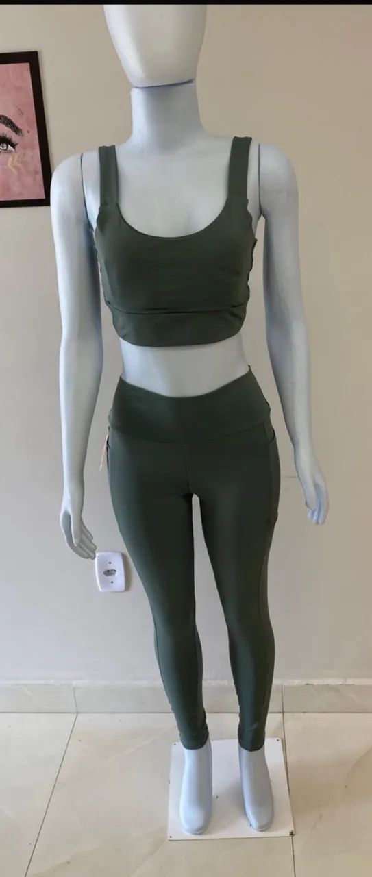 Manequim novo para exposição de roupas .