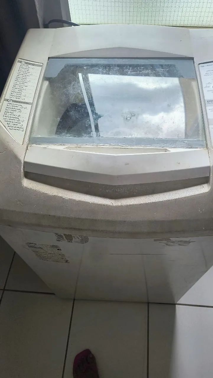 Máquina de lavar roupa -( Precisa arrumar somente Centrífuga)