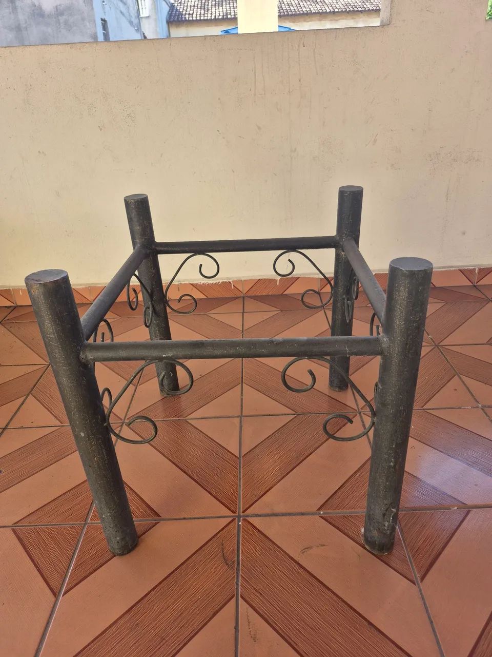Suporte de mesa em ferro 