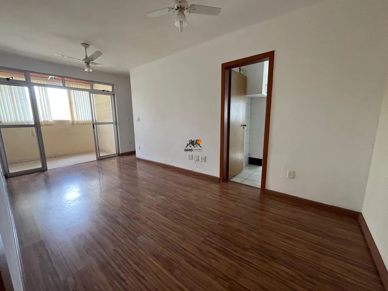 Apartamento De Dois Quartos Com Armários