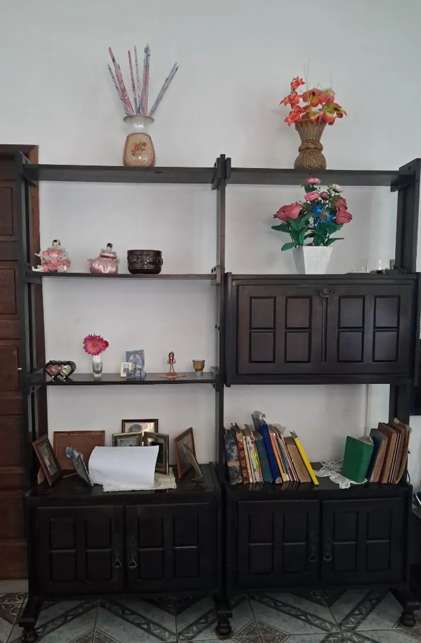 Estante de madeira  maciça Antiga 
