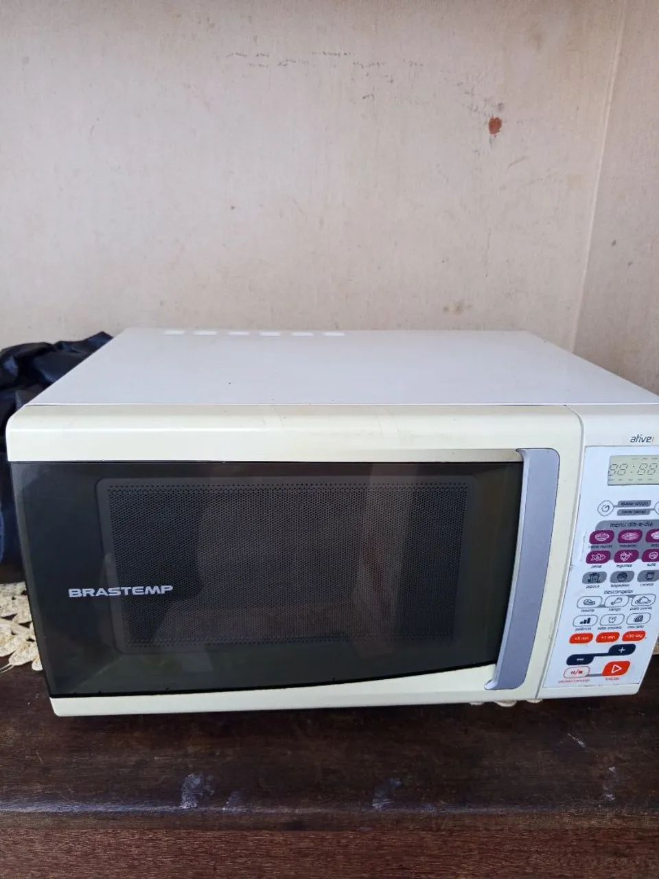 Vendo microondas Brastemp descascando,mas aparelho funcionando normalmente  - Foto 3