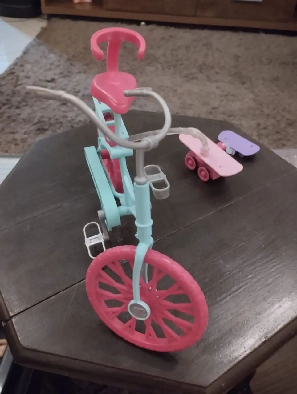 Bicicleta para Boneca Barbie com Capacete, Skate e Cachorrinhos - Foto 2