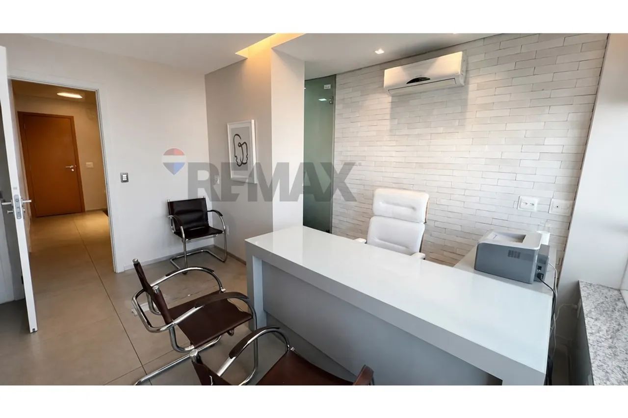 Sala comercial com garagem no Ed. Rossi Rio Branco