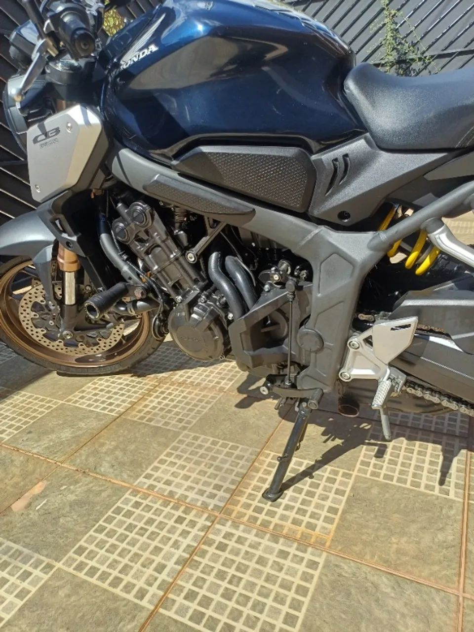 Vendo CB 650R 2021 Com 9.000km - Foto 4