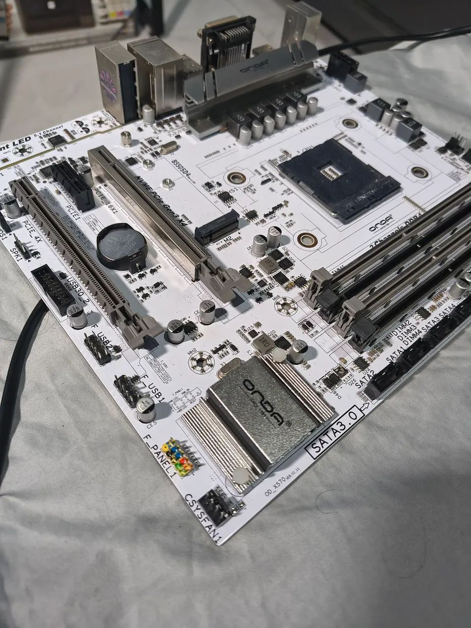 B550-SD4 branca, perfeita para setup branco  - Foto 4