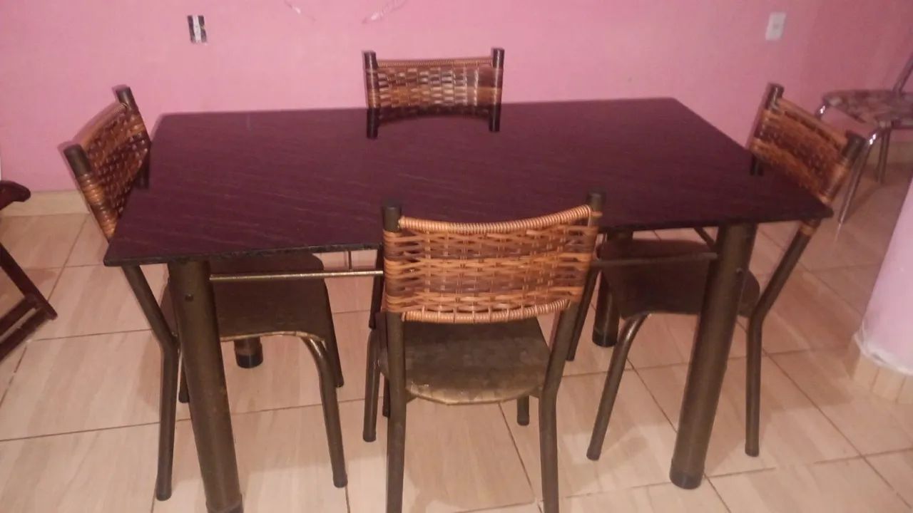 Mesa 6 lugares/com 4 cadeiras