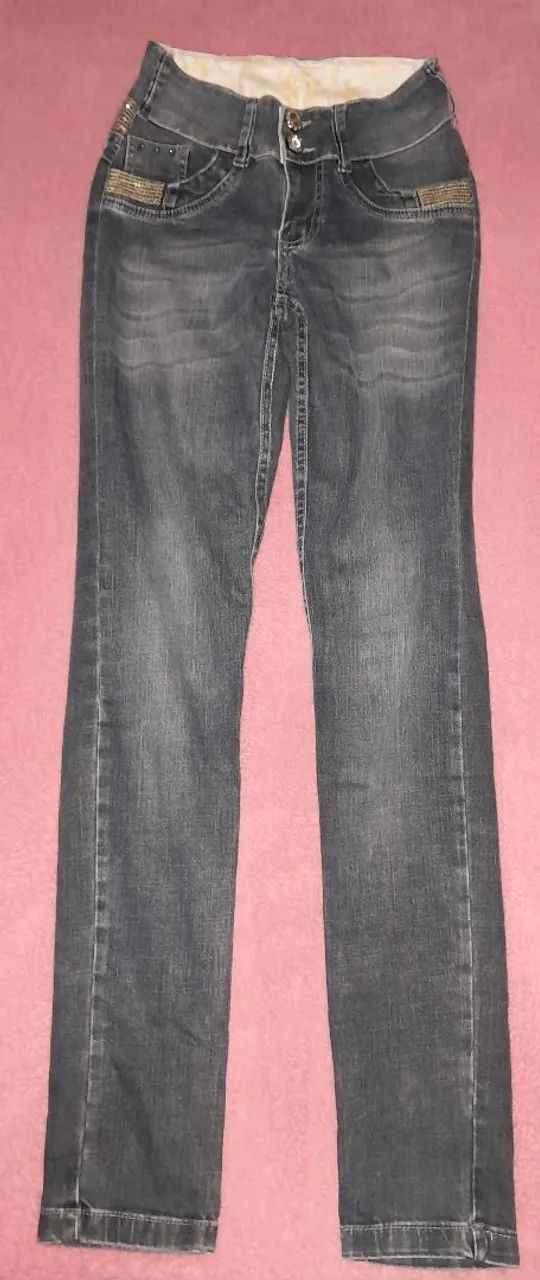 Calça jeans com detalhes dourado  - Foto 3