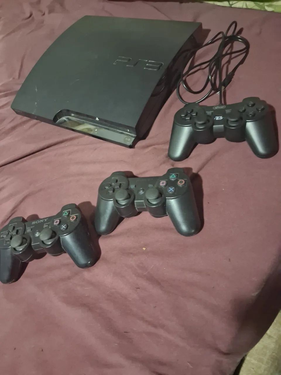 PS3 Slim desbloqueado com 3 controles