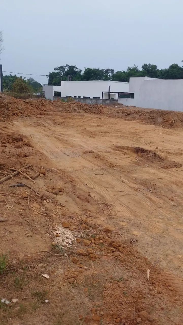trabalhamos com terra planagem e materiais de construção.