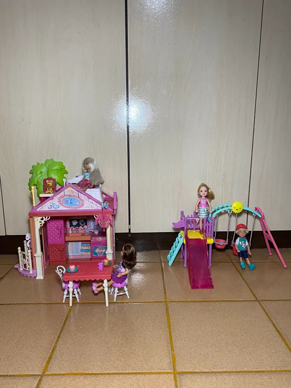 Casinha da Chelsea + Playground e 3 bonecas inclusas ( o menino já foi vendido ) - Foto 3