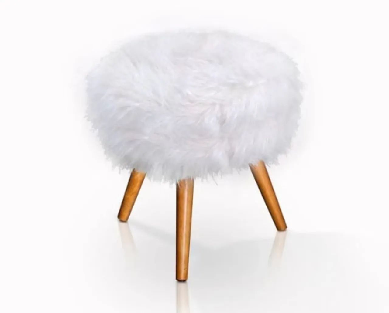 Banquinho Puff Pelúcia Branco com pés de madeira