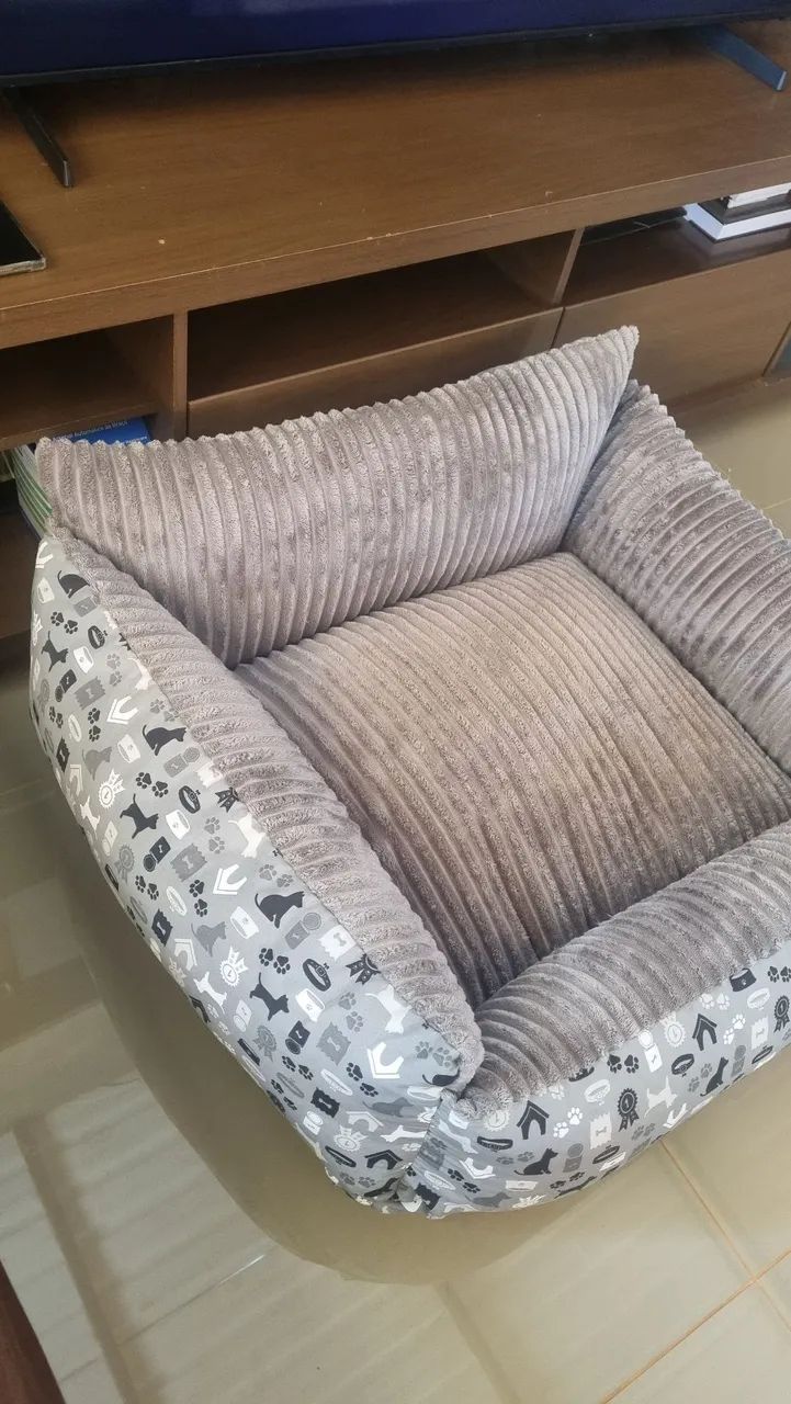 cama acolchoada com 5 travesseiros - Foto 3
