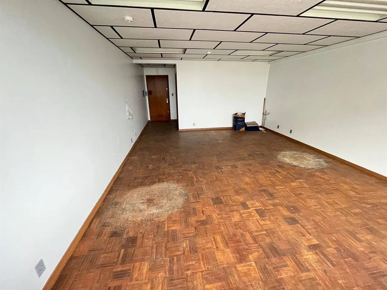 SALA COMERCIAL PARA VENDA E LOCAÇÃO NO BAIRRO CENTRO