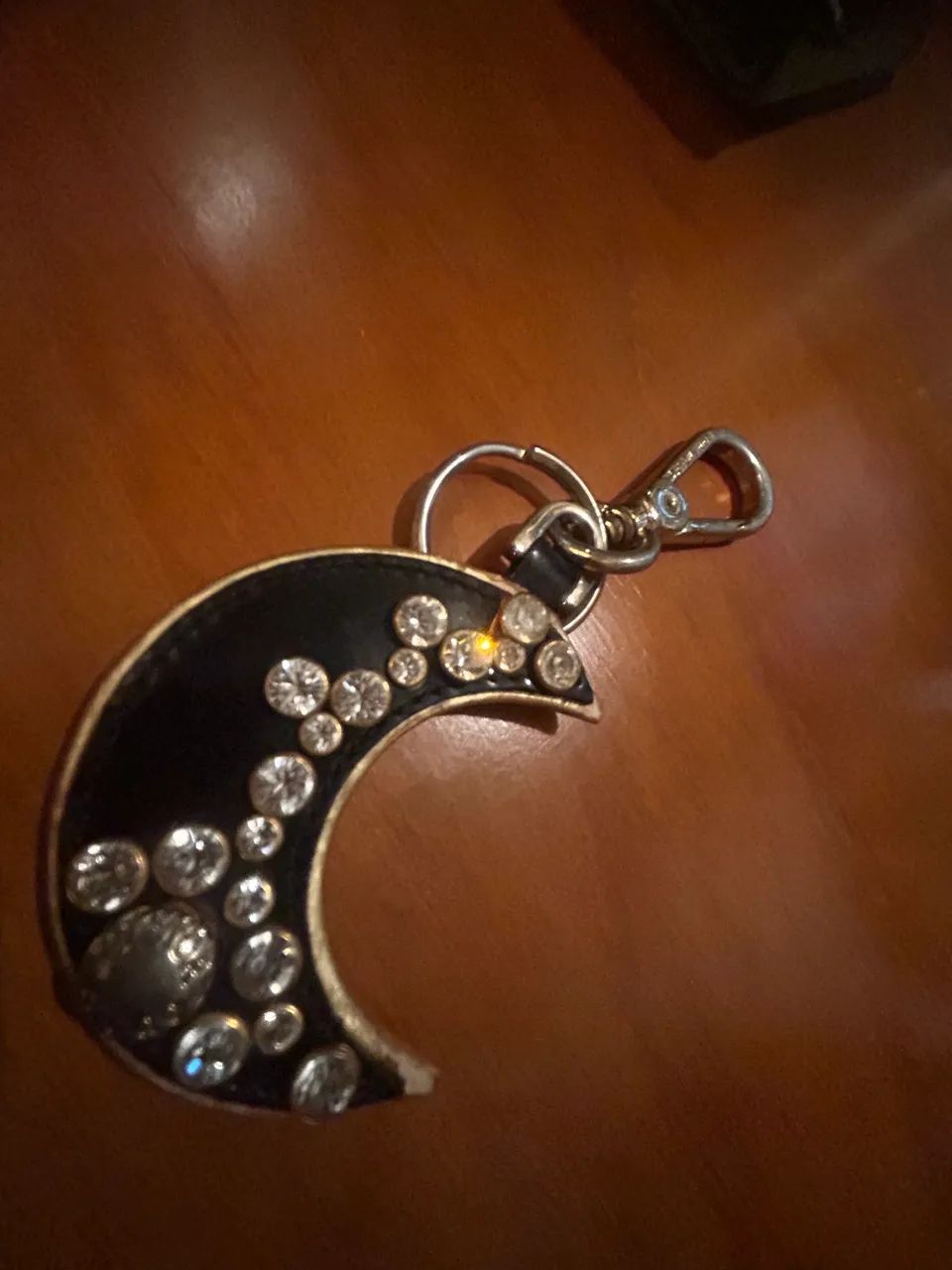 chaveiro victor hugo com swarovski - Foto 4