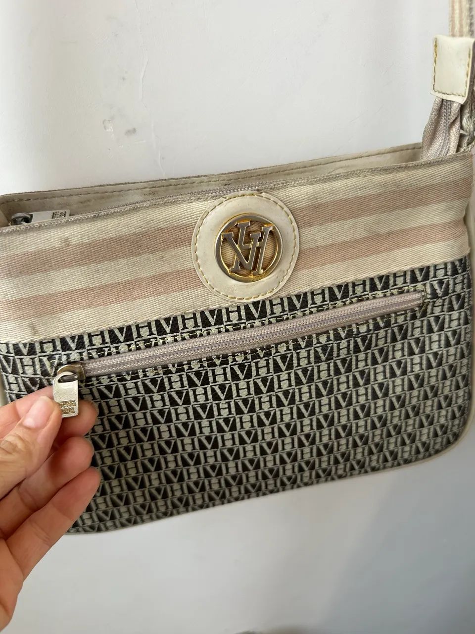 bolsa de ombro victor hugo monograma - Foto 3