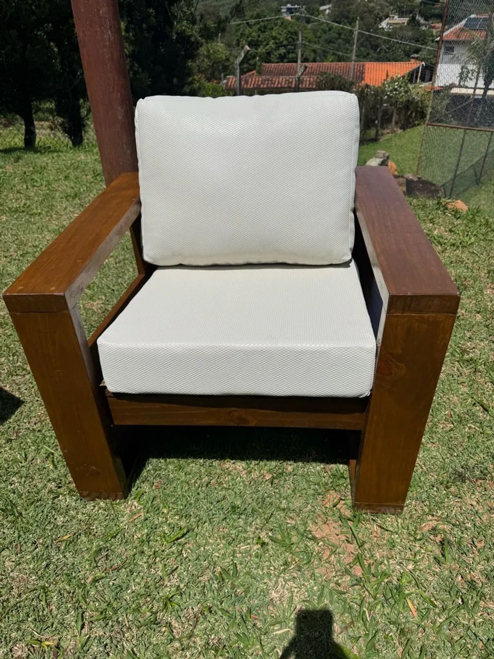 Conjunto Novo - Sofá + 2 Poltronas + Mesa | Madeira Maciça - Foto 3