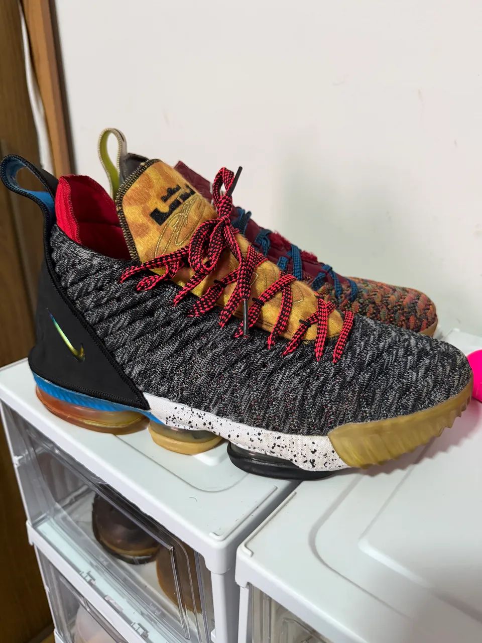 NIKE LEBRON 16 ?WHAT THE? MULTICOLOR - TAM. 44  - Foto 3