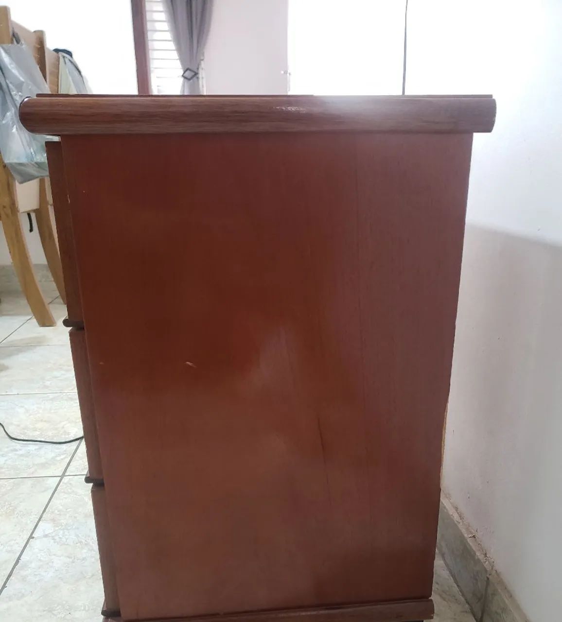 Mesa de cabeceira madeira envernizada usada - Foto 3