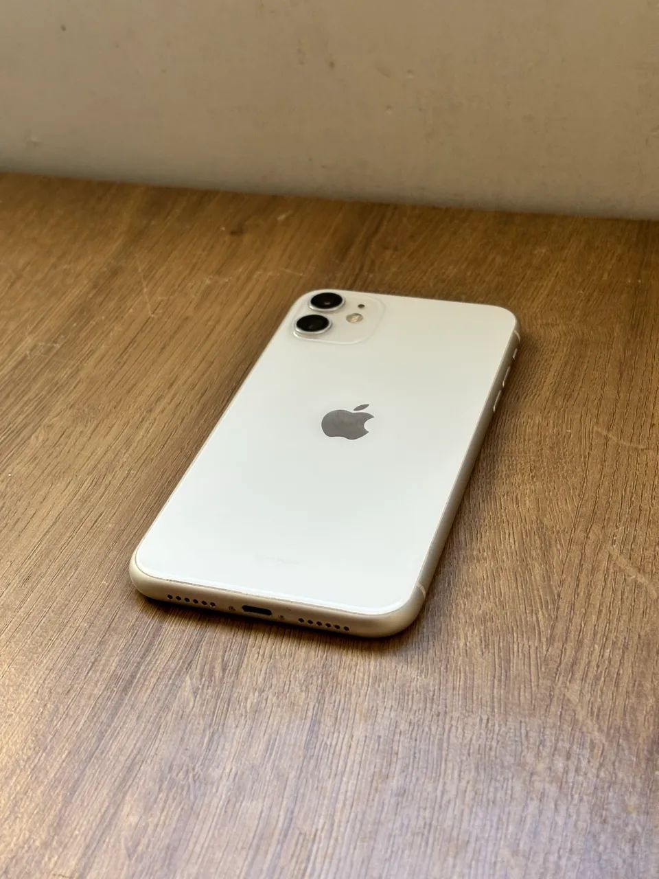 iPhone 11 branco vendo ou troco - Foto 2