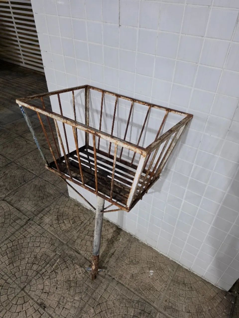 Lixeira de Rua/Calçada de Ferro - Foto 2