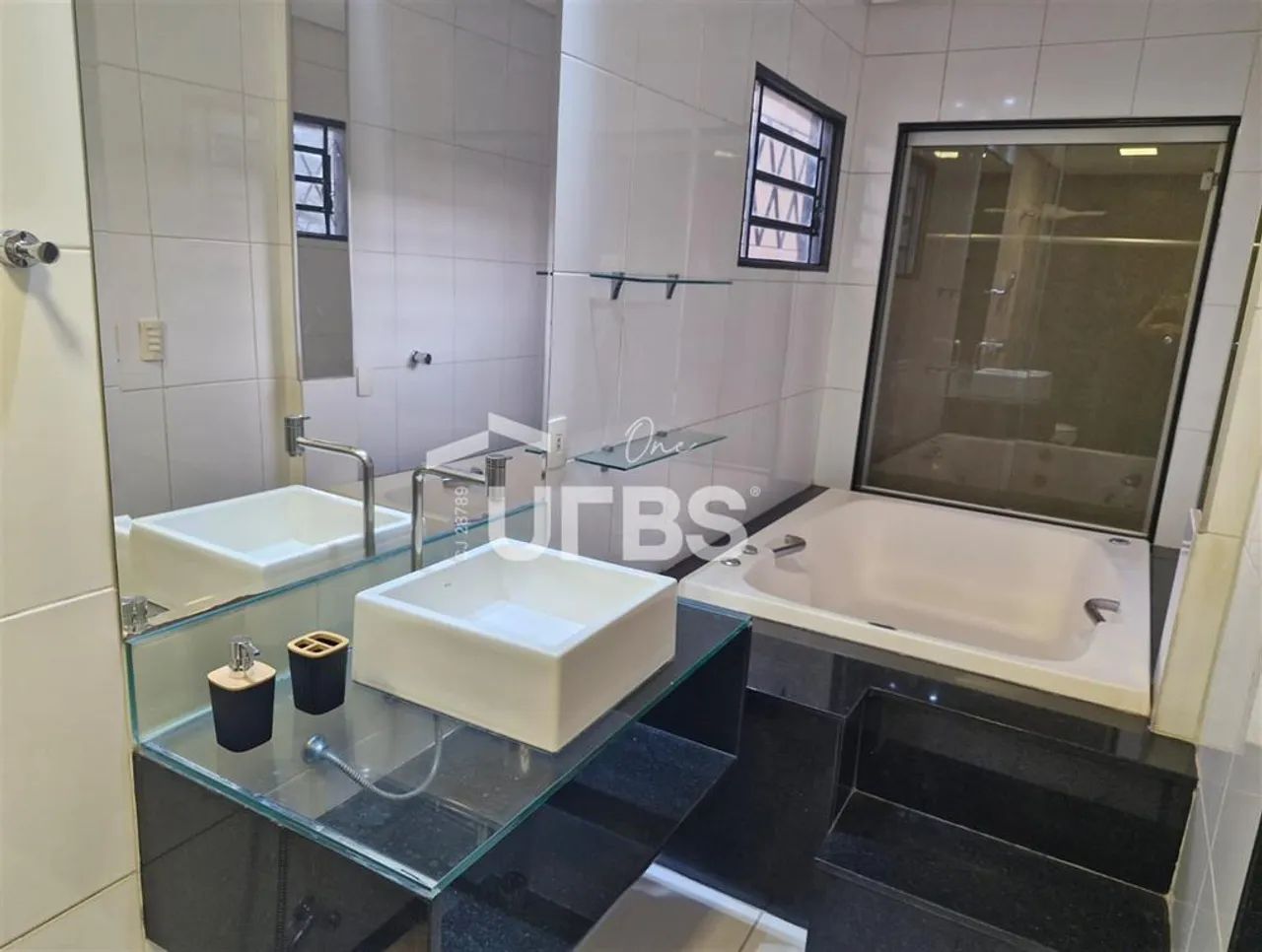 Casa 04 quartos com piscina - Setor Urias Magalhães