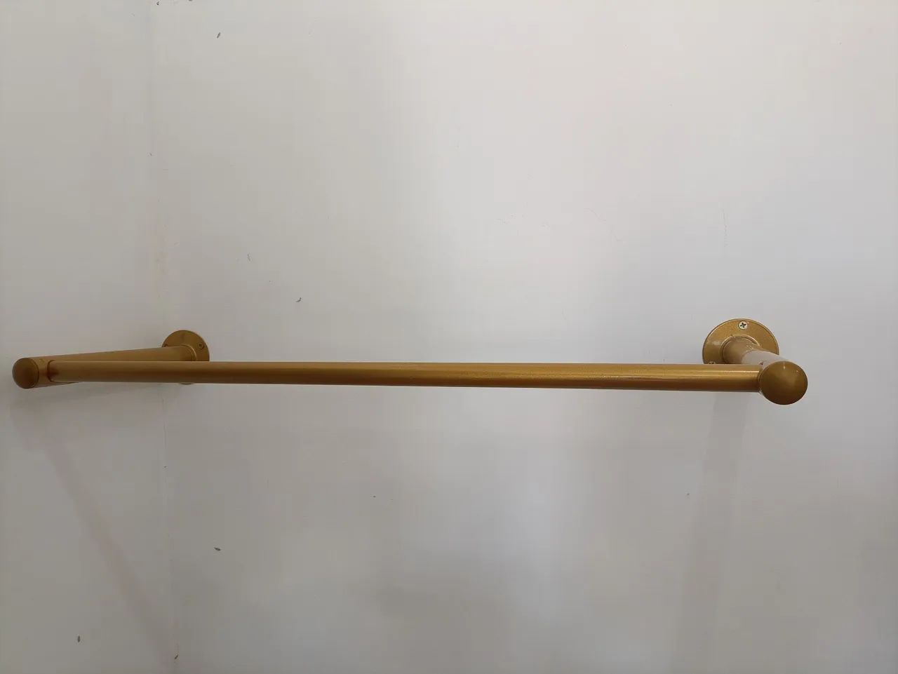 Vende se duas araras de parede para loja  - Foto 2