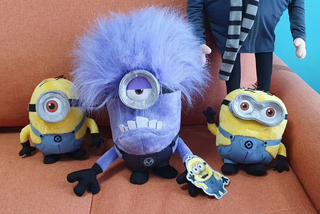 4 bonecos Minions, Gru e Minion do Mal importados EUA - Foto 4