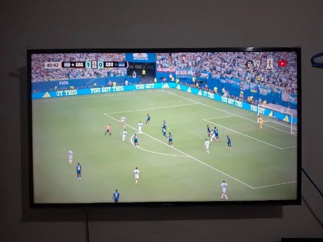 tv un40mu6100 40 polegadas Samsung 4k em perfeito estado + suporte + suporte para parede  
