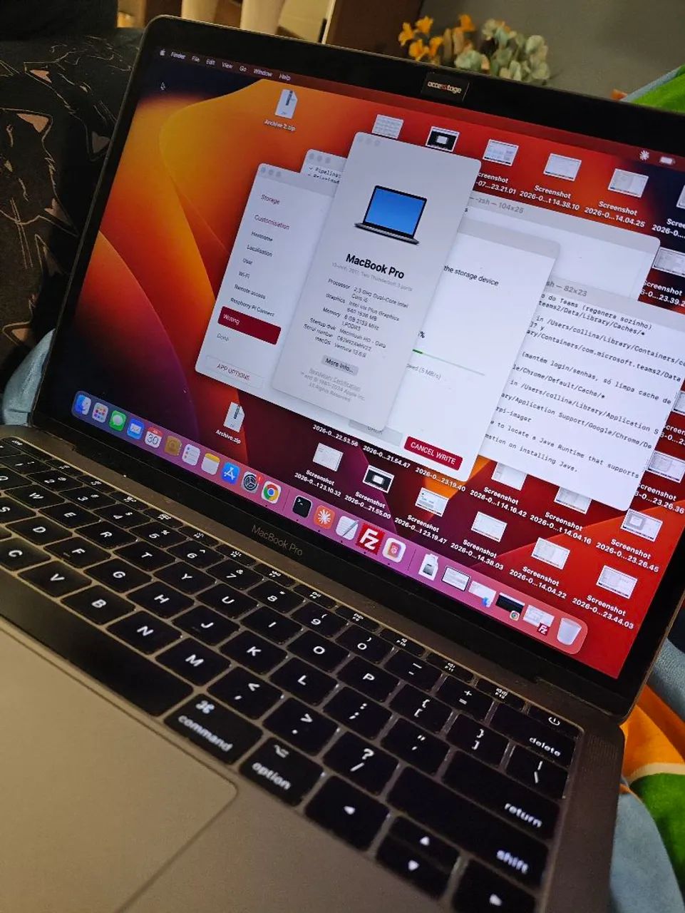 Macbook Pro 13 inch 2017 2,3 GHz 8Gb de ram - Notebooks - Ipiranga