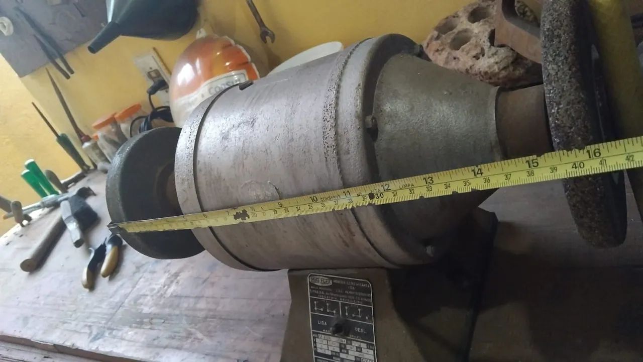 Vendo bancada com morsa e esmeril bivolt junto - Foto 2
