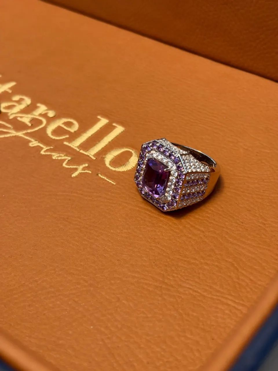 Anel ouro em ametista e diamante 