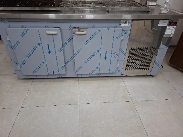 Balcão Refrigerador com bancada seminovo 