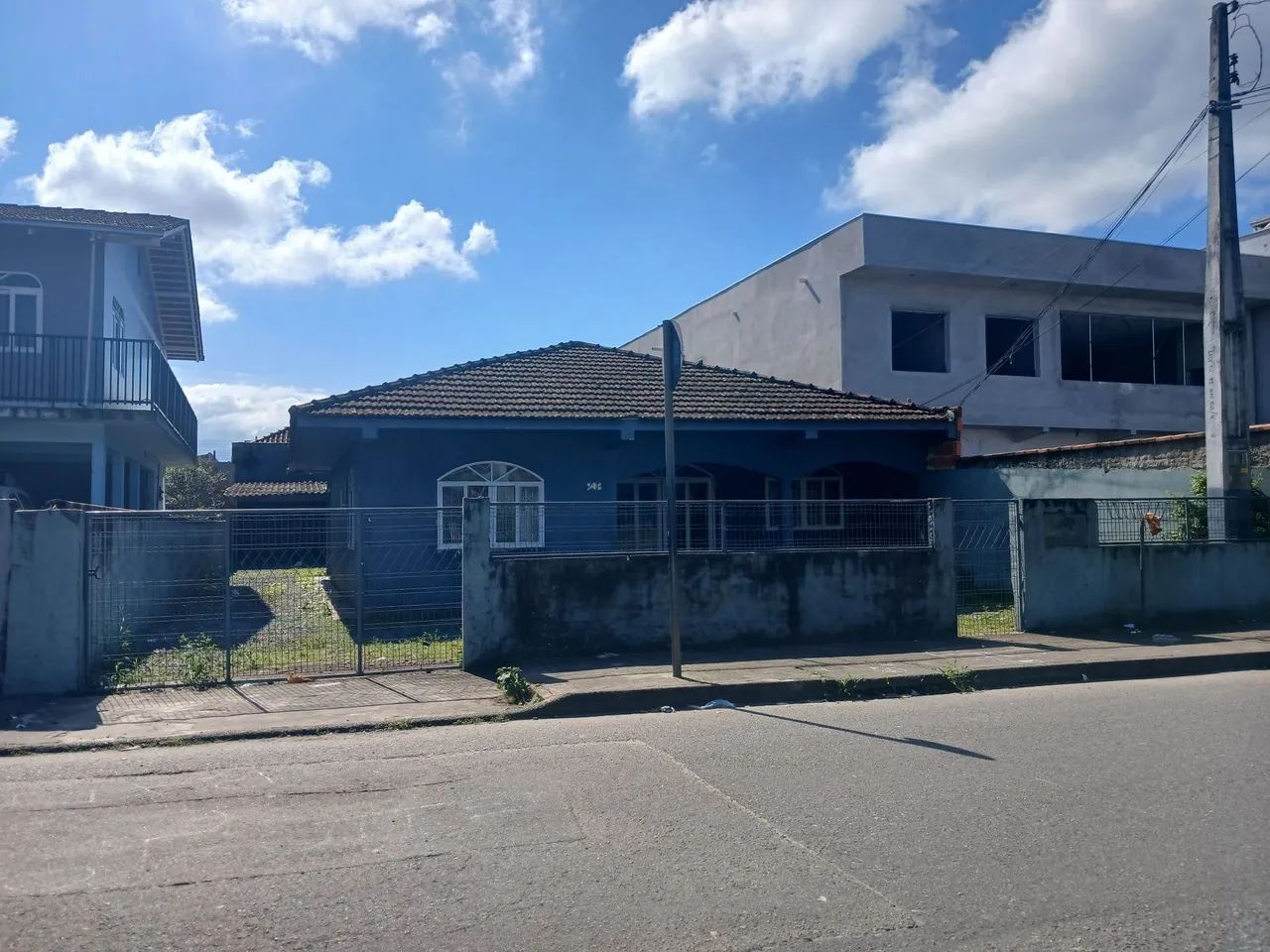 Casa a venda no bairro Comasa.