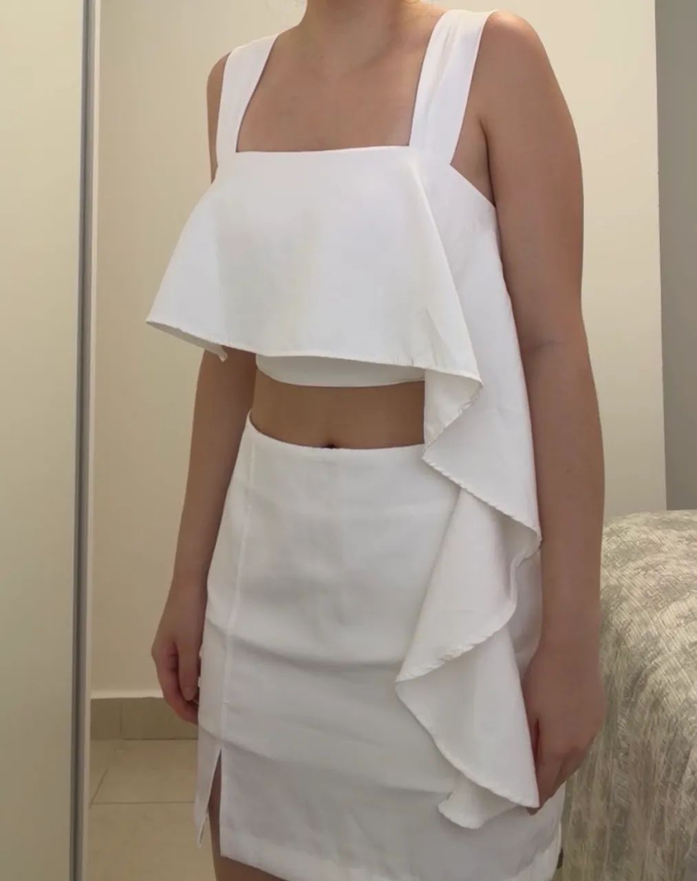 Conjunto branco | top assimétrico e short saia - Foto 4