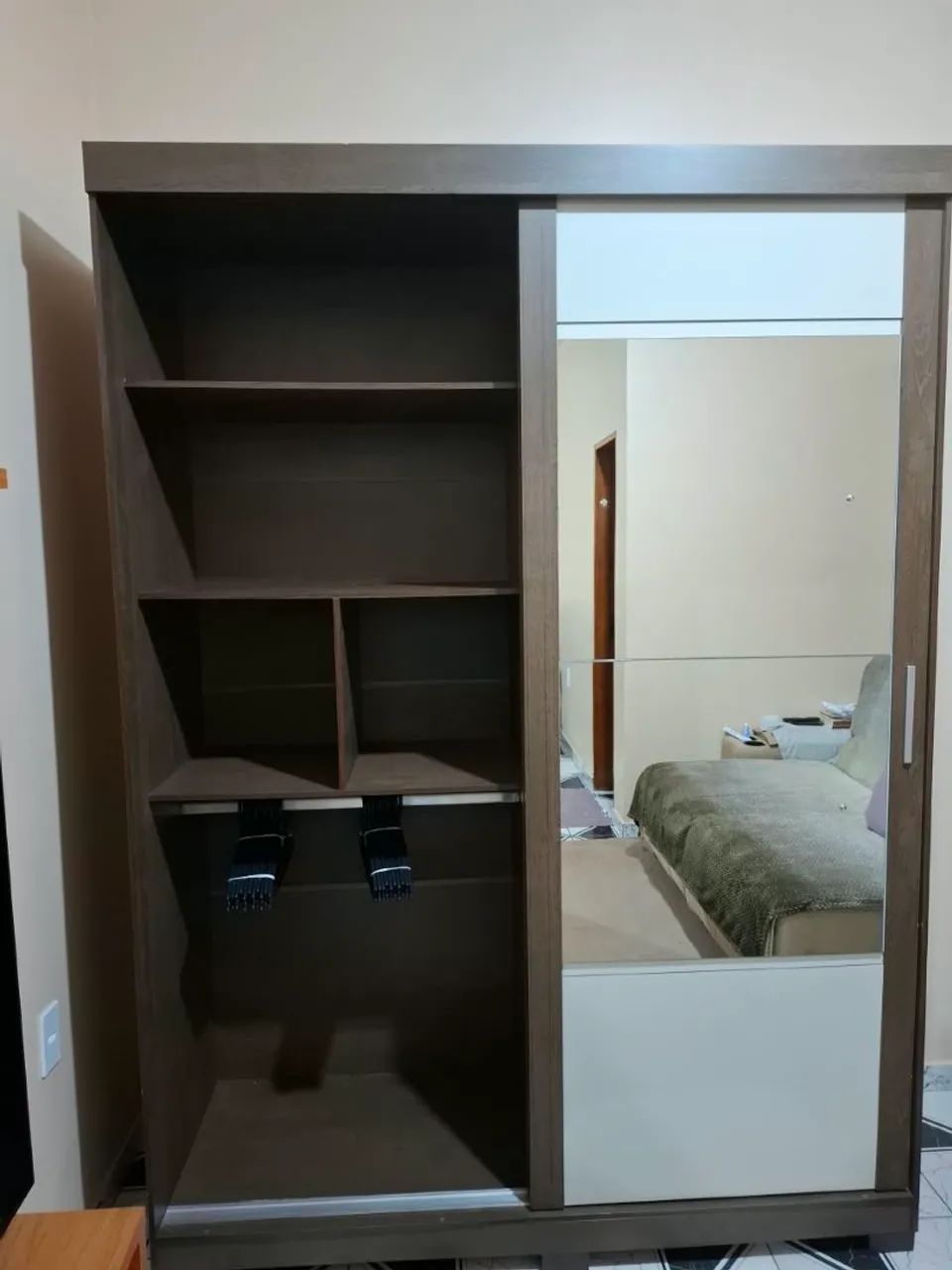 Guarda-Roupa de Solteiro + 44 Cabides de Brinde R$ 650  - Foto 3