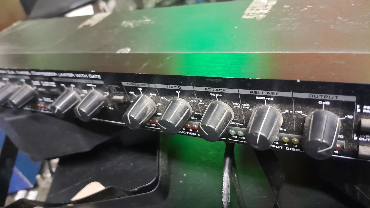 Alesis 3630 Compressor  - Foto 5