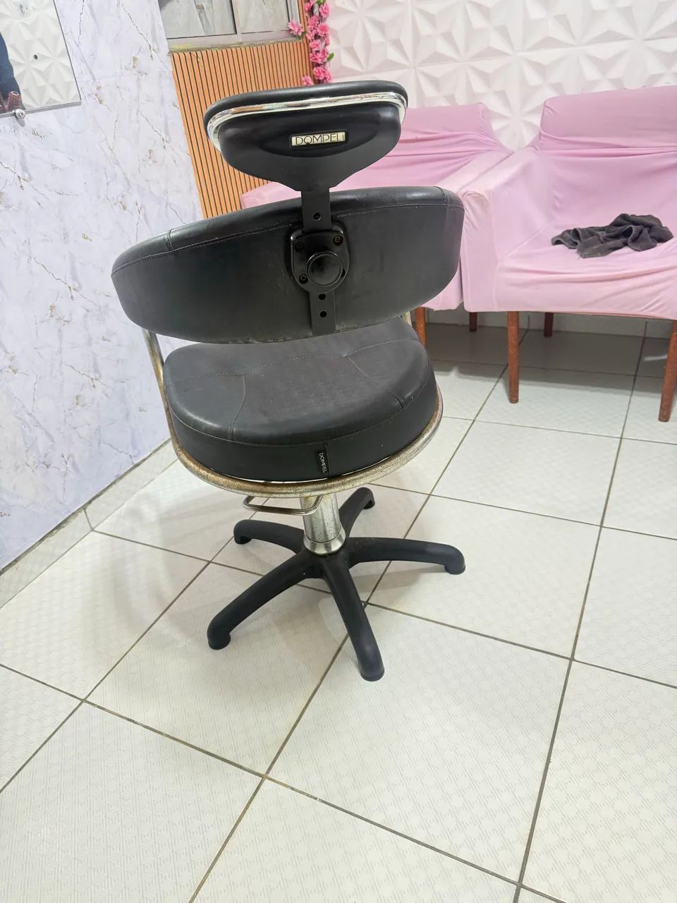 Vende-se cadeira hidráulica e lavatório 