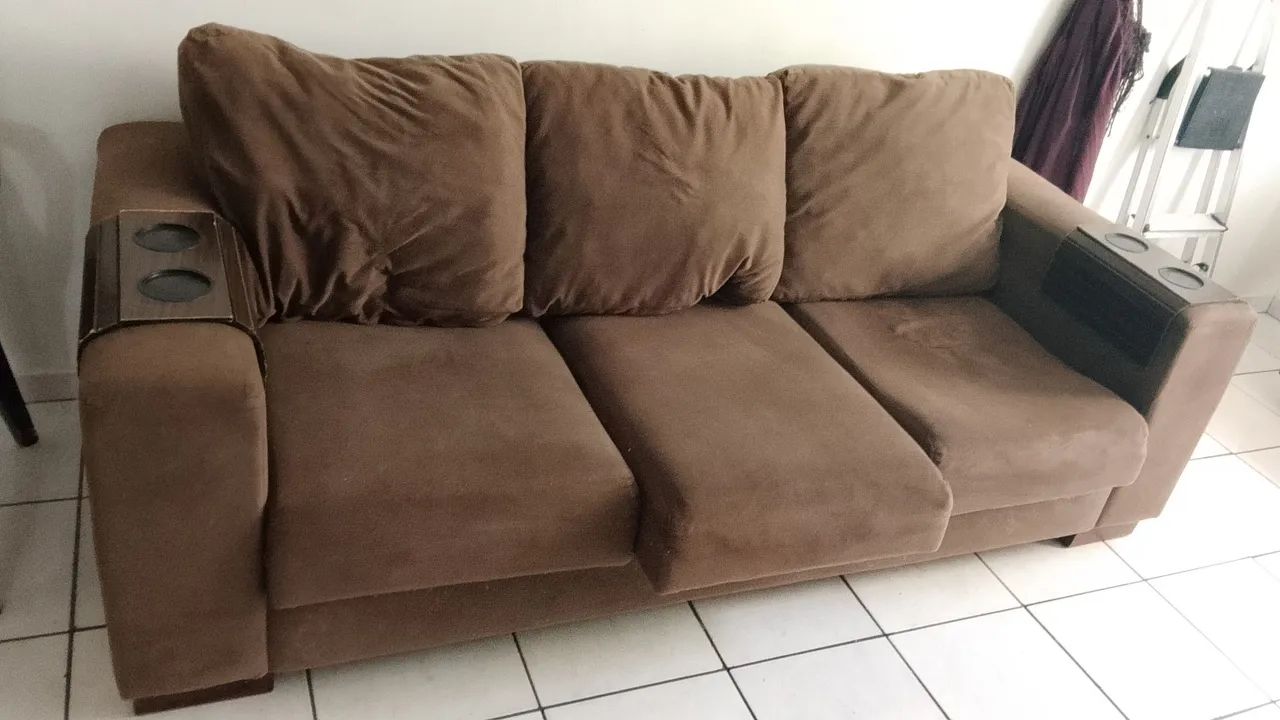 Sofá de três lugares com almofadas solta  - Foto 2